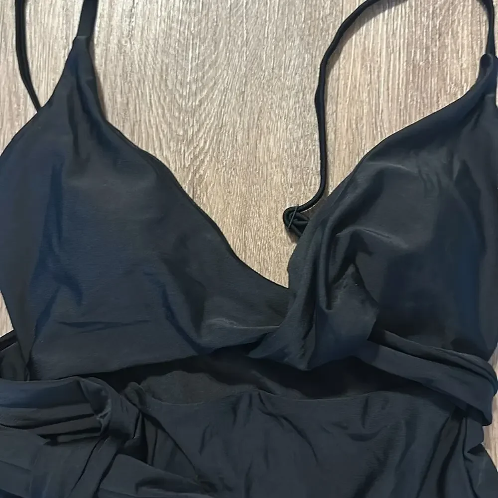 NWT Aerie Full Coverage One Piece Swimsuit Black Small‎ Wrap V Neck